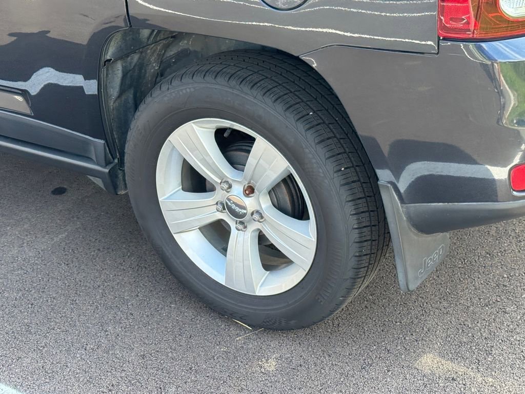 Used 2014 Jeep Compass Latitude FWD image 10