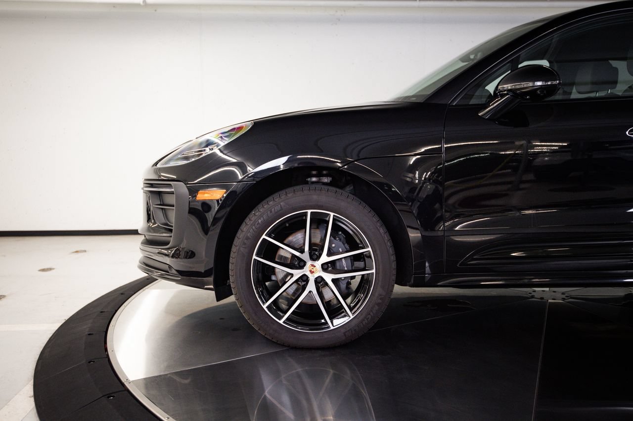 Certified 2023 Porsche Macan AWD/4WD image 11