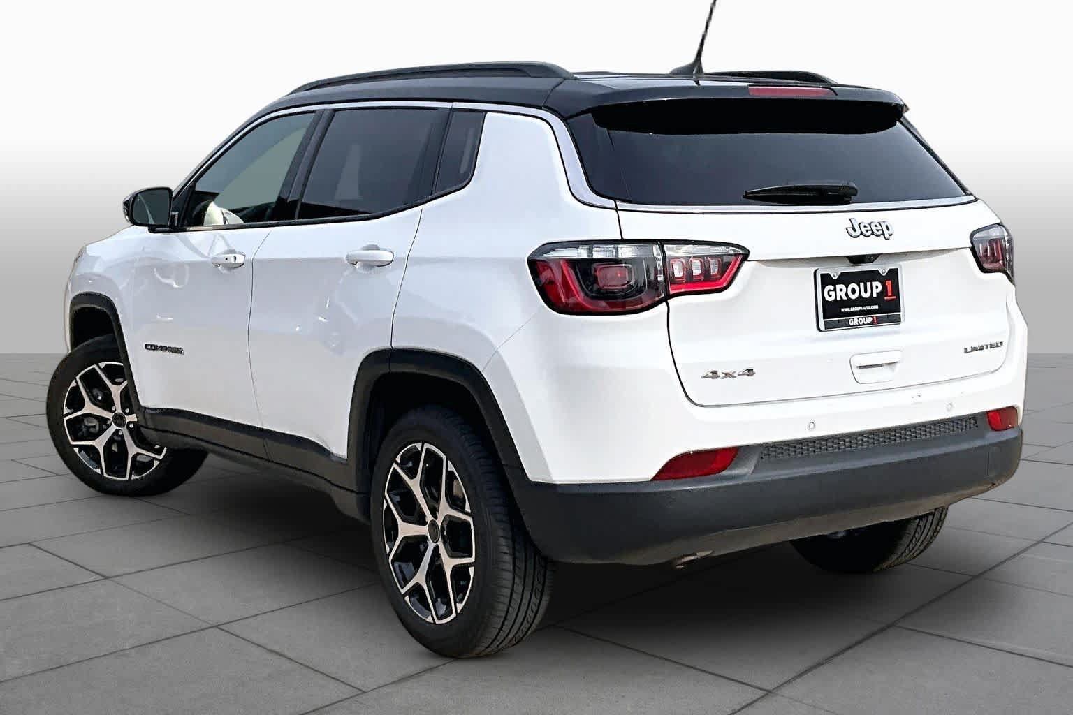 Used 2025 Jeep Compass Limited AWD/4WD image 11