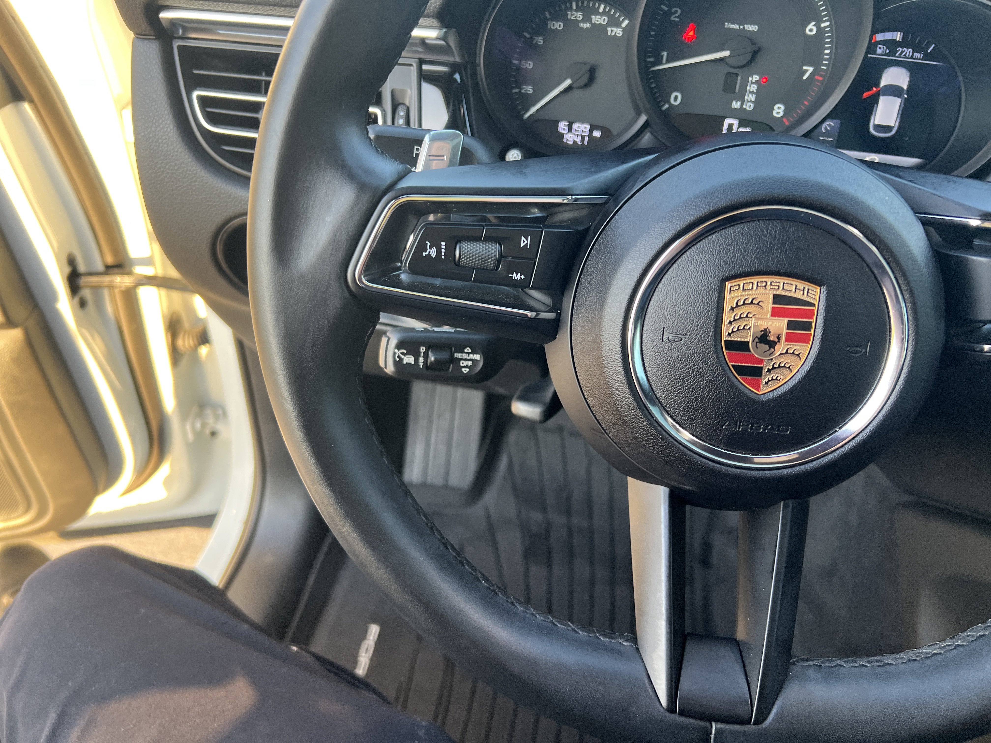 Used 2024 Porsche Macan image 17