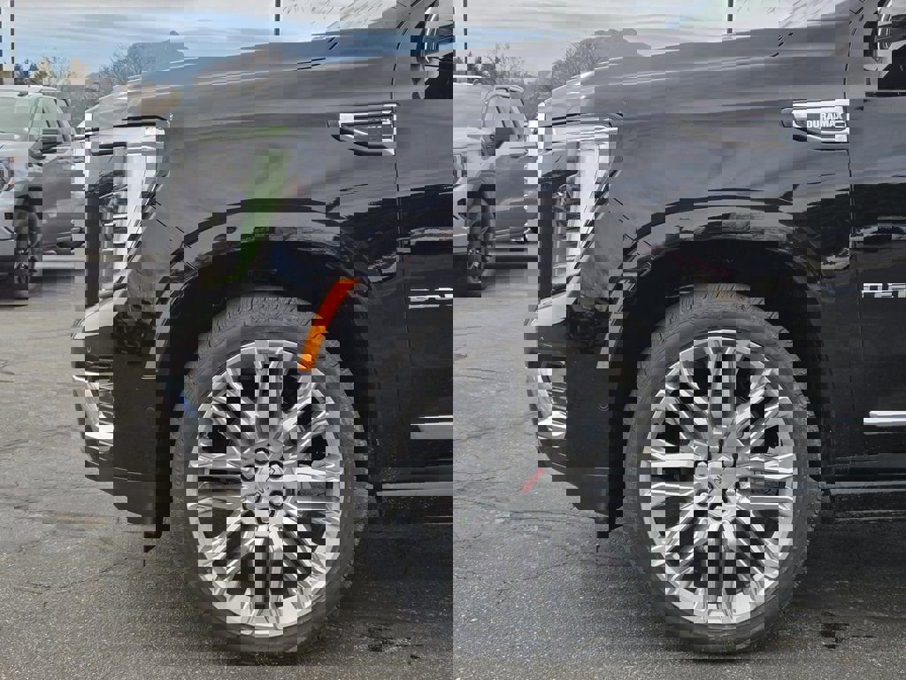 New 2026 GMC Yukon XL Denali w/ Denali Reserve Package image 6