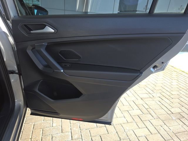 Used 2020 Volkswagen Tiguan SE R-Line image 11