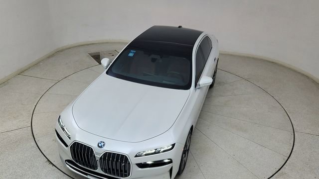 Used 2023 BMW i7 xDrive60 w/ Executive Package 2 image 82