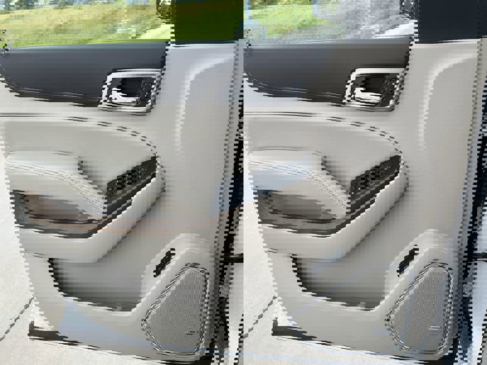 Used 2019 GMC Yukon Denali w/ Enhanced Security Package image 15