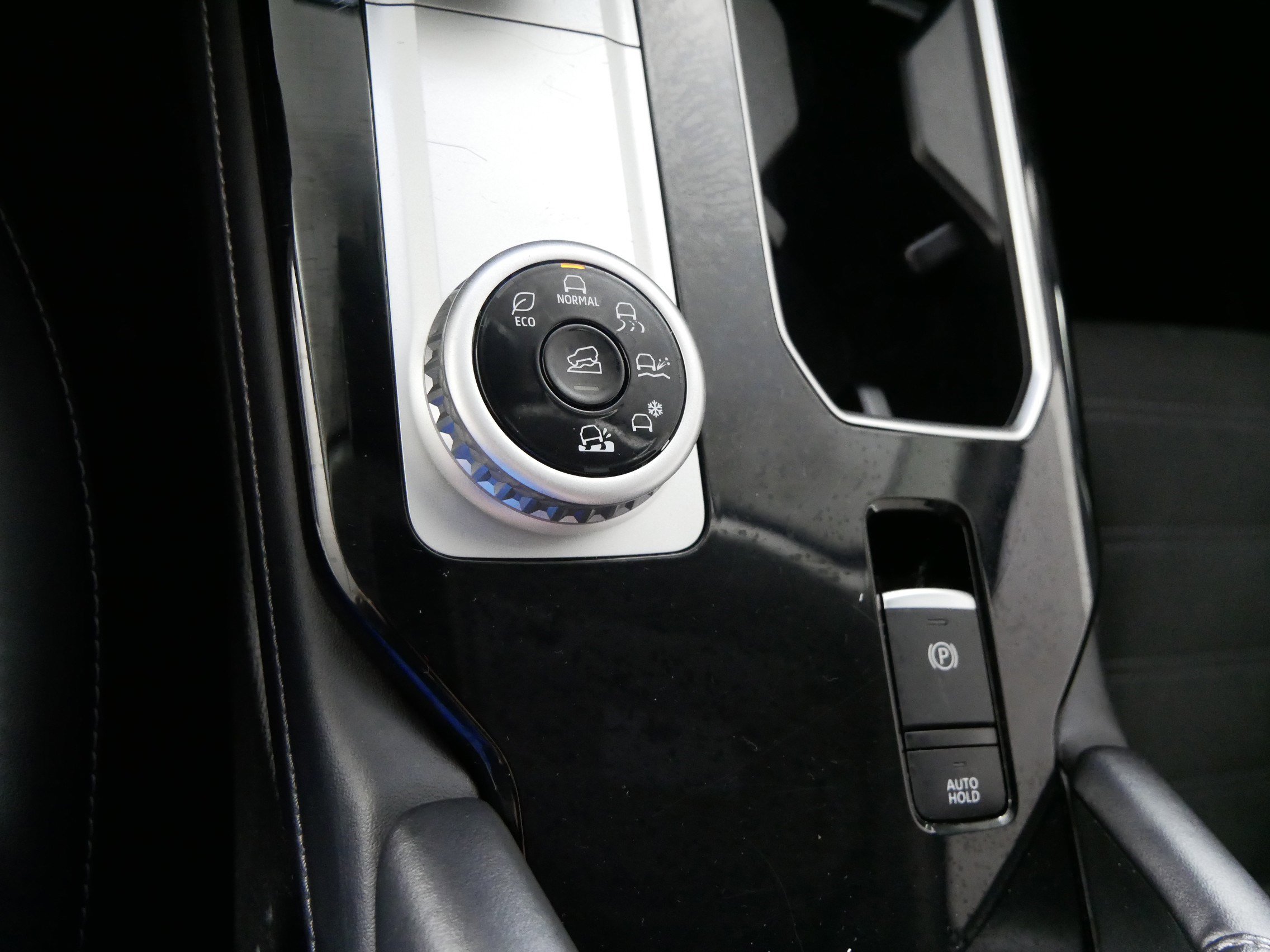 Used 2025 Mitsubishi Outlander SE image 31