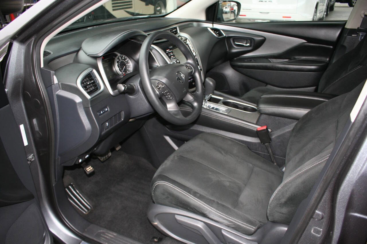 Used 2019 Nissan Murano S image 9