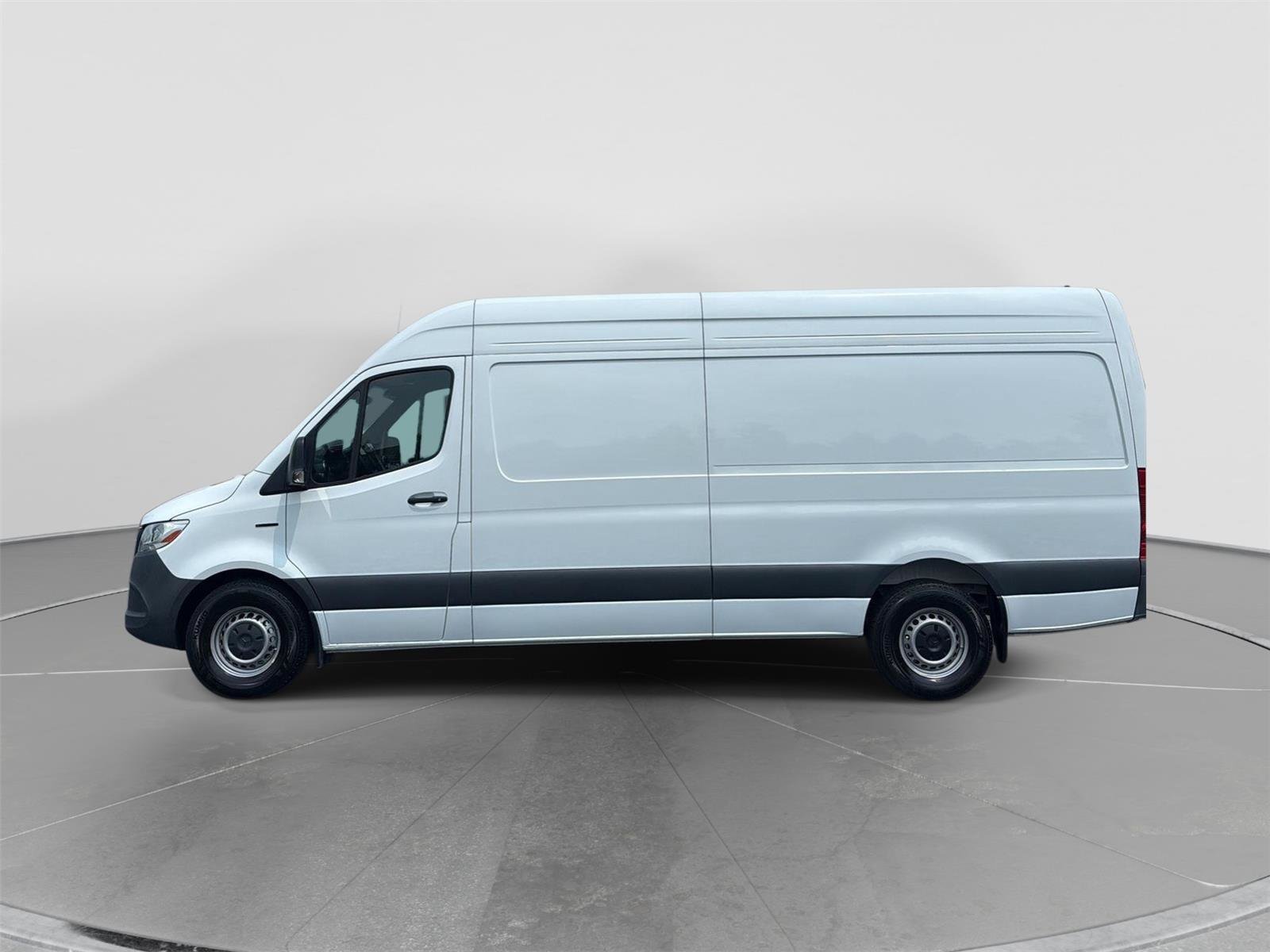 Used 2024 Mercedes-Benz eSprinter 170 Cargo image 2
