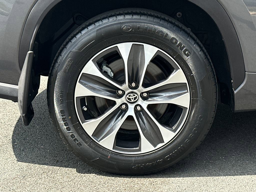 Used 2020 Toyota Highlander XLE image 9