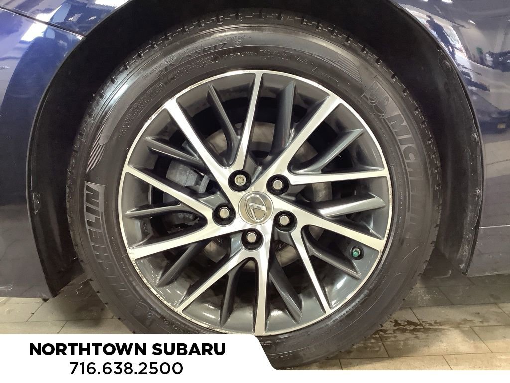 Used 2018 Lexus ES 350 w/ Luxury Package w/Wood Trim image 24