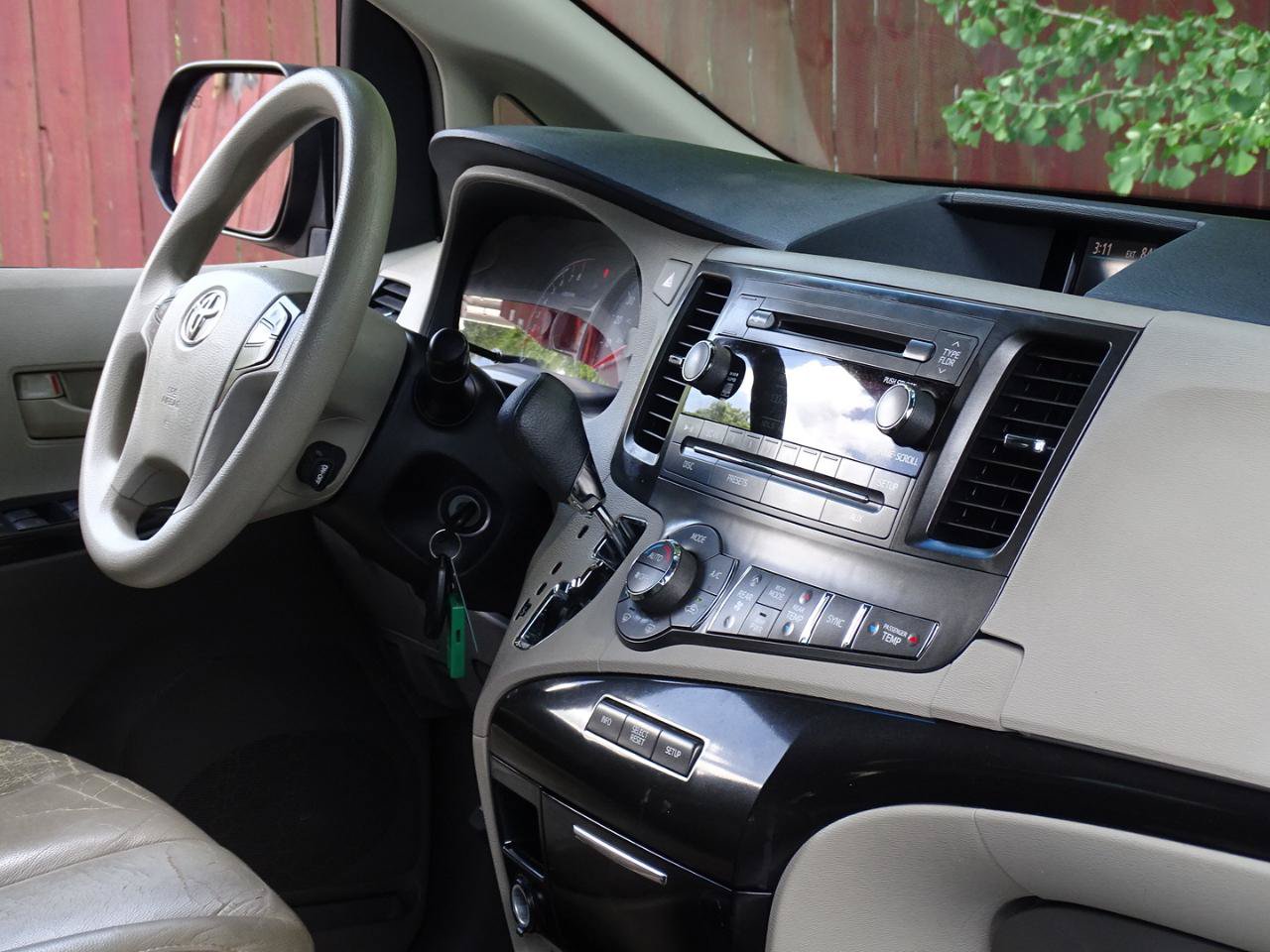 Used 2014 Toyota Sienna LE FWD image 35