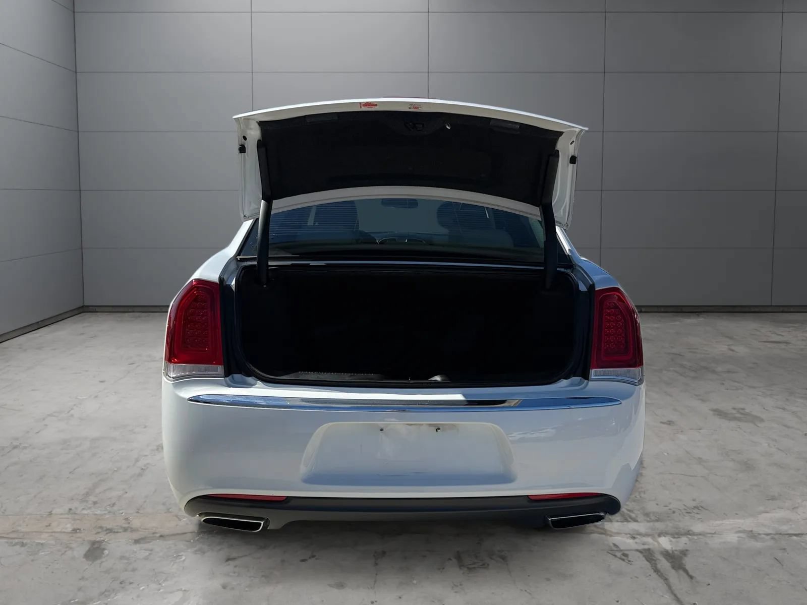 Used 2019 Chrysler 300 Touring AWD/4WD image 12