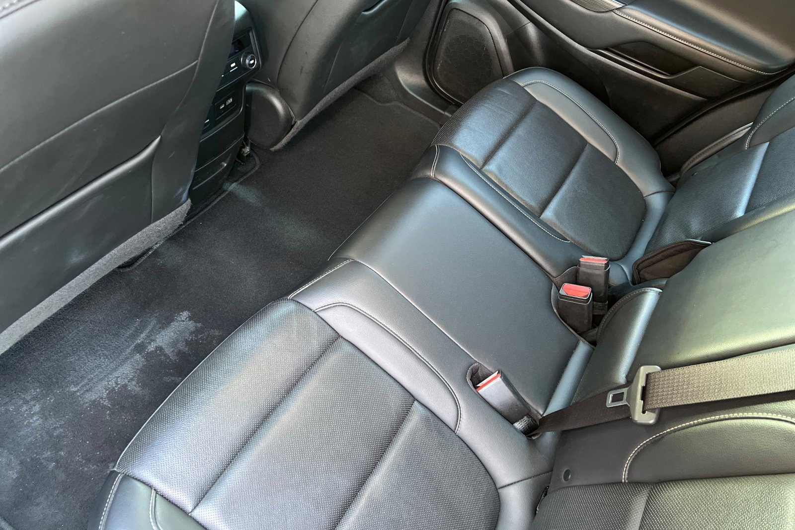 Used 2023 GMC Acadia SLT image 16