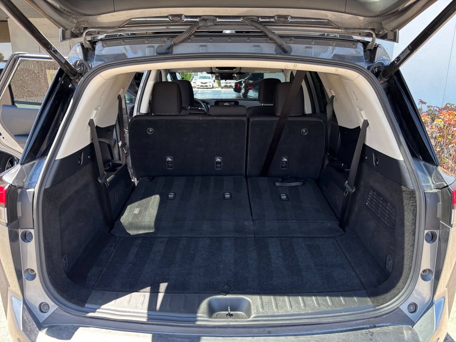 Used 2025 Nissan Pathfinder SV FWD image 34