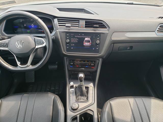 Used 2024 Volkswagen Tiguan SE AWD/4WD image 16