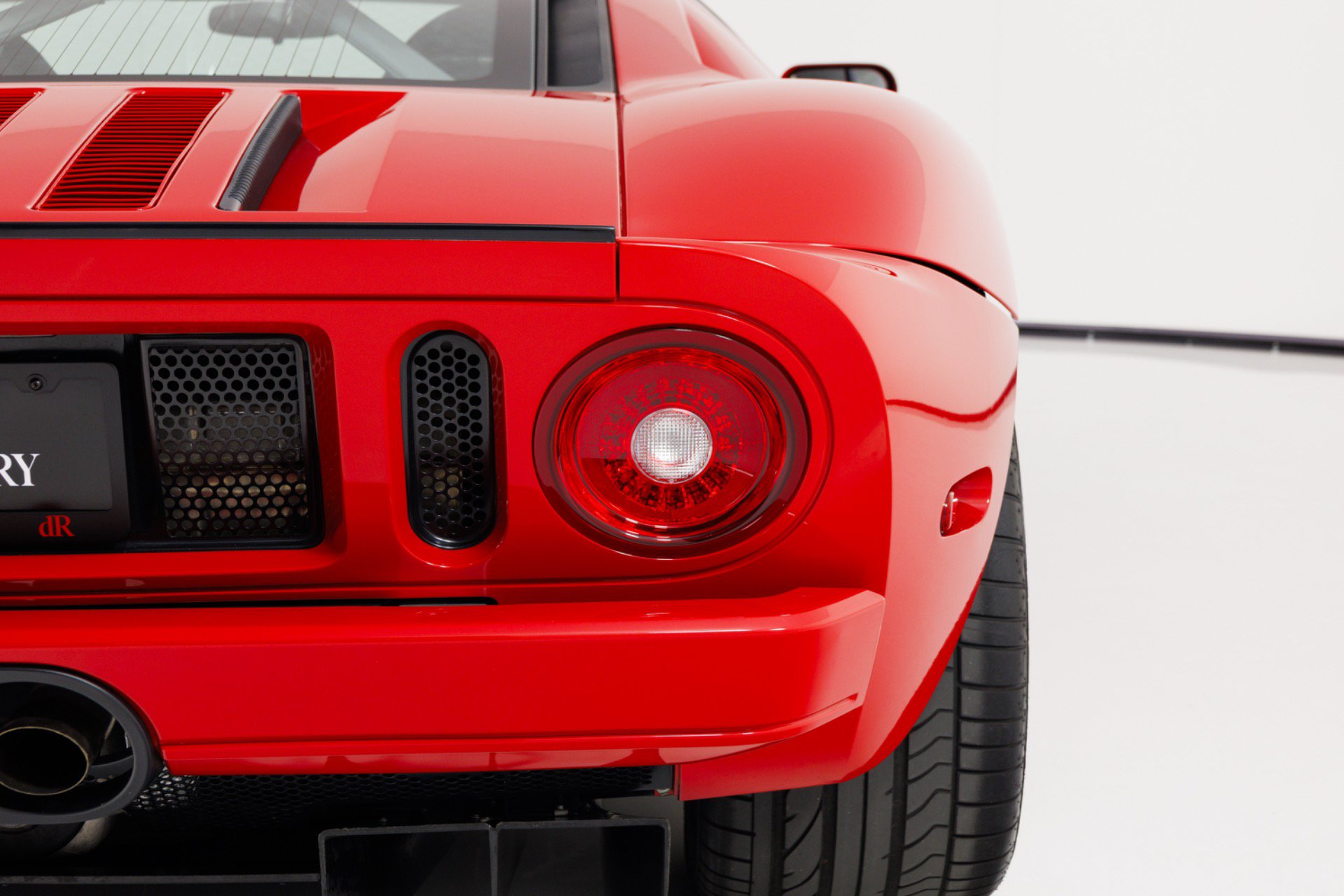 Used 2006 Ford GT RWD image 85