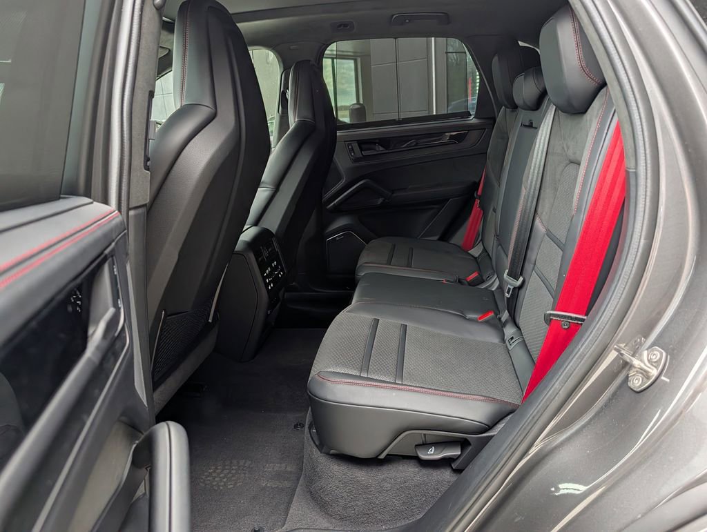 Certified 2025 Porsche Cayenne GTS image 28