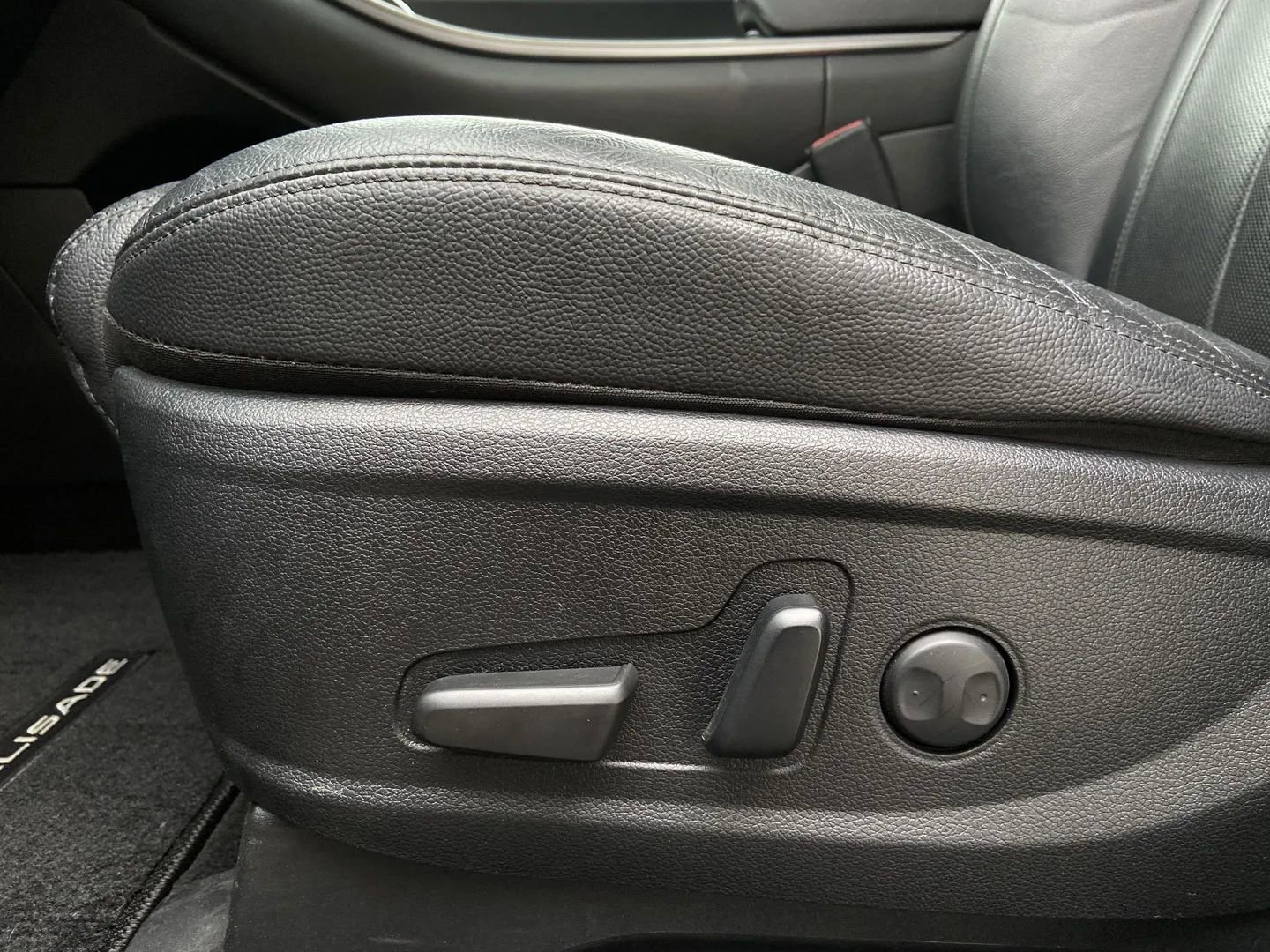 Used 2022 Hyundai Palisade SEL w/ 8P Bench Seat Package image 13