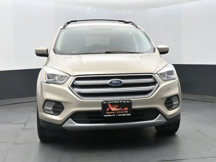 Used 2017 Ford Escape SE w/ Equipment Group 201A AWD/4WD image 3