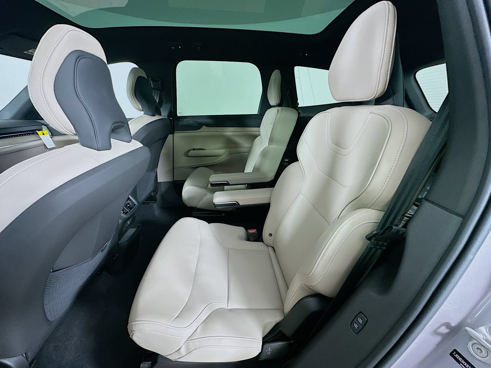 New 2026 Volvo EX90 Plus AWD/4WD image 37