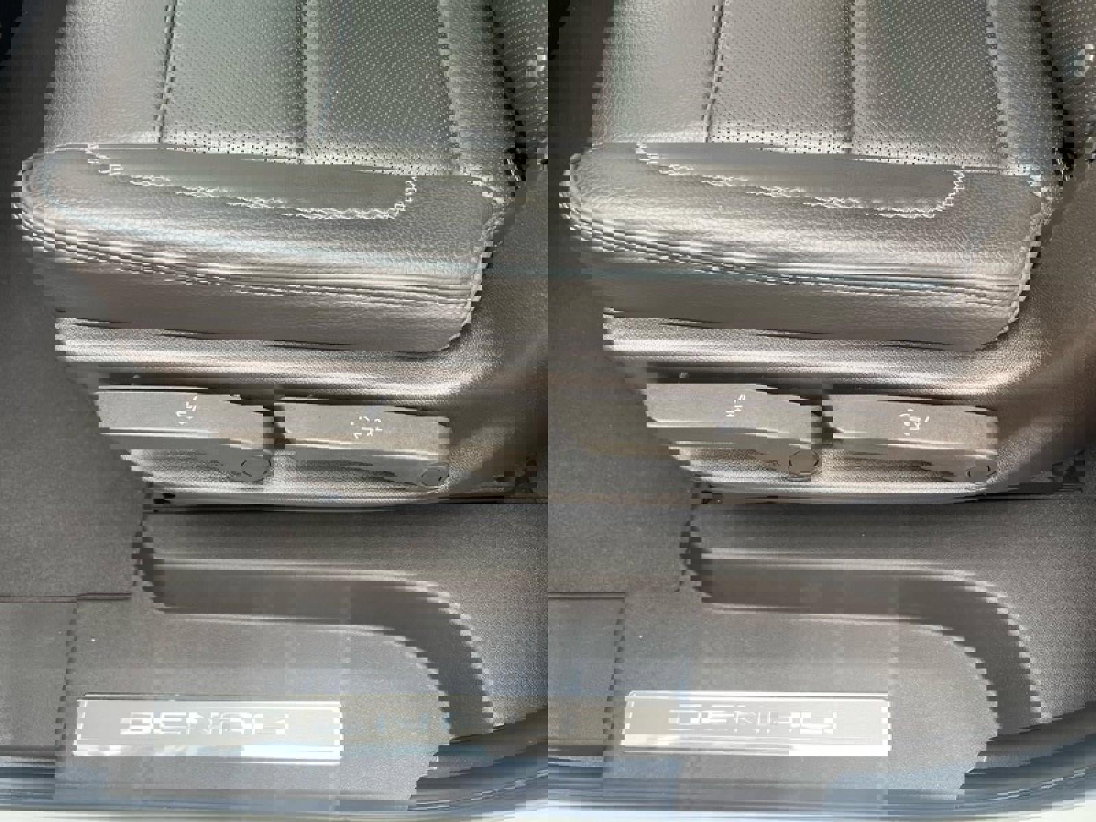 Used 2022 GMC Yukon XL Denali w/ Denali Premium Package image 33