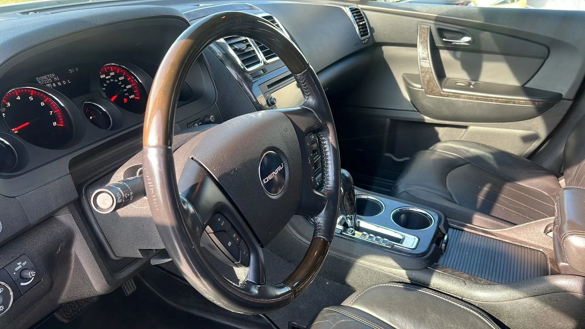 Used 2011 GMC Acadia Denali image 12