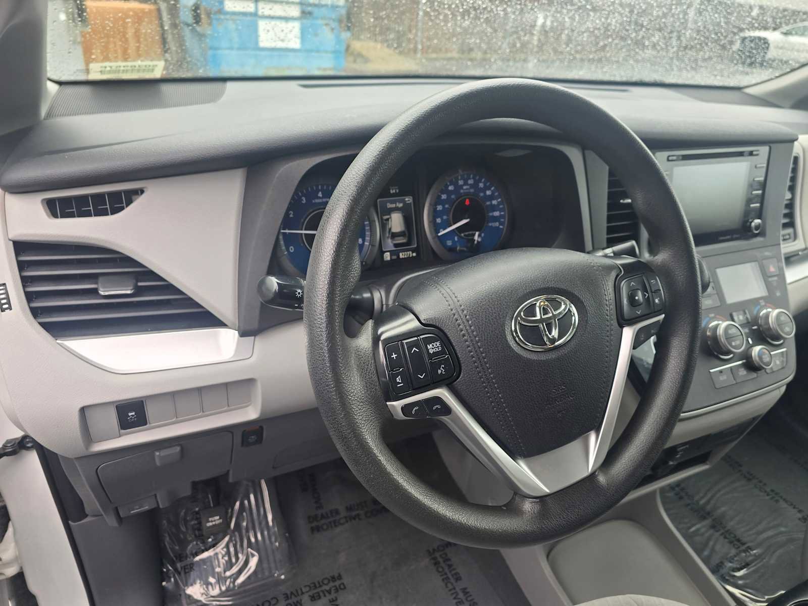 Used 2020 Toyota Sienna LE FWD image 23