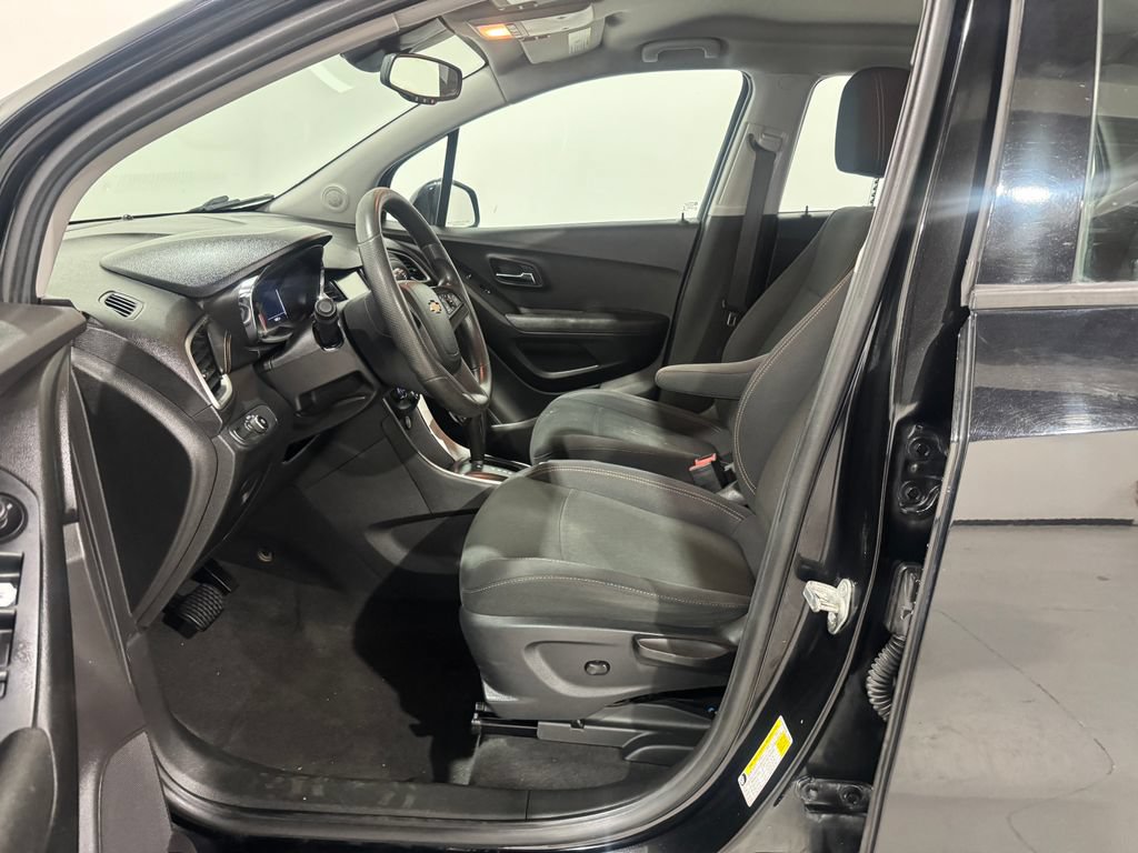 Used 2017 Chevrolet Trax LS AWD/4WD image 12