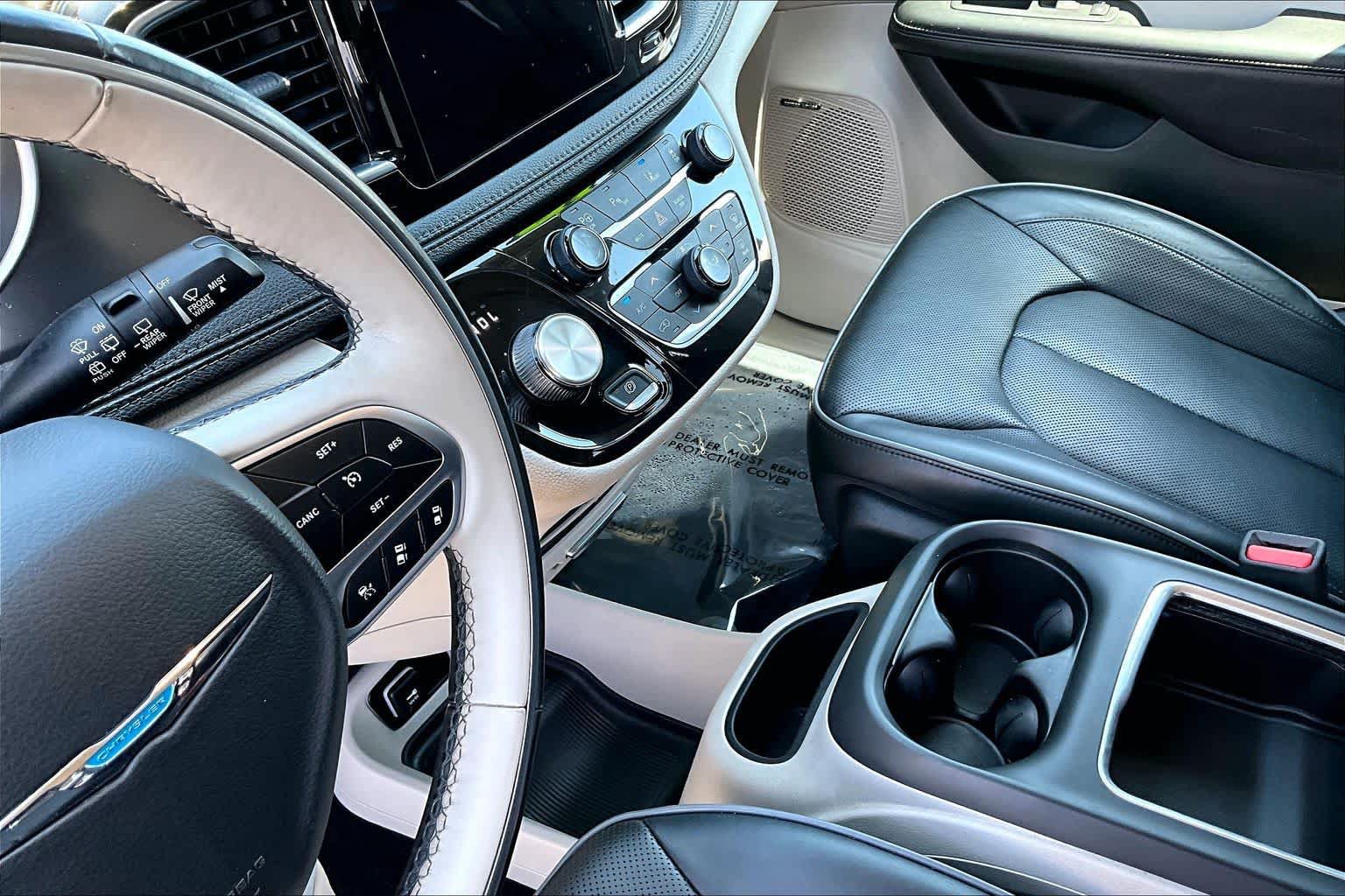 Used 2018 Chrysler Pacifica Limited w/ Advanced Safetytec Group FWD image 15