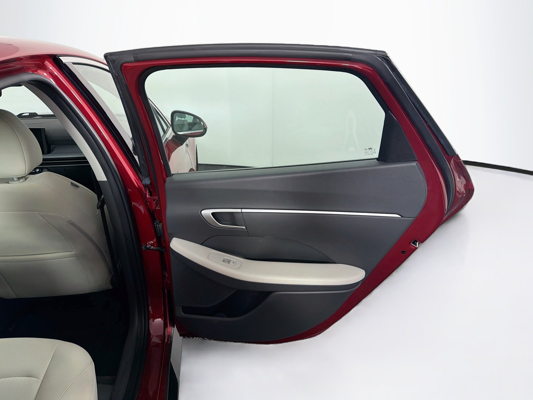 Used 2025 Hyundai Sonata SEL FWD image 31