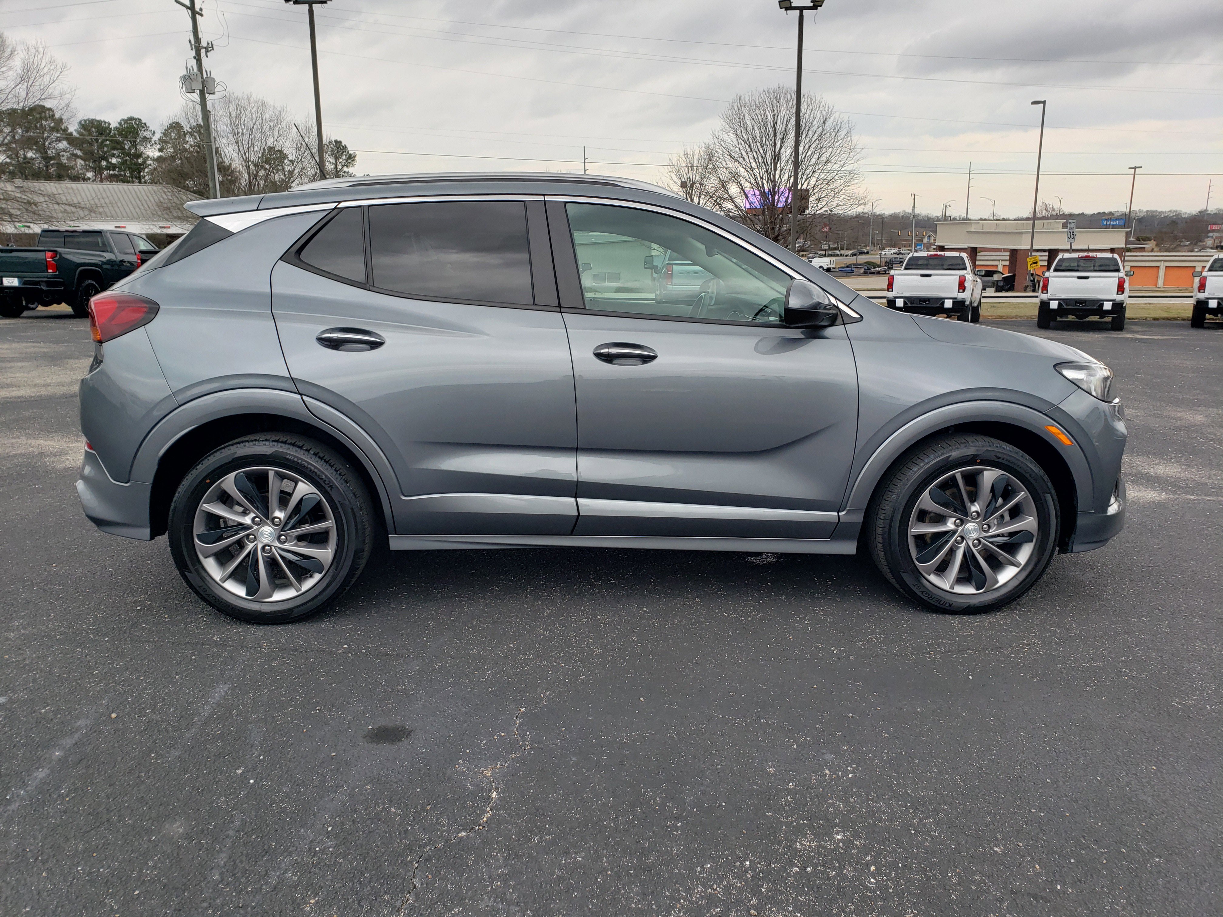 Used 2022 Buick Encore GX Select w/ Sport Touring Package image 5