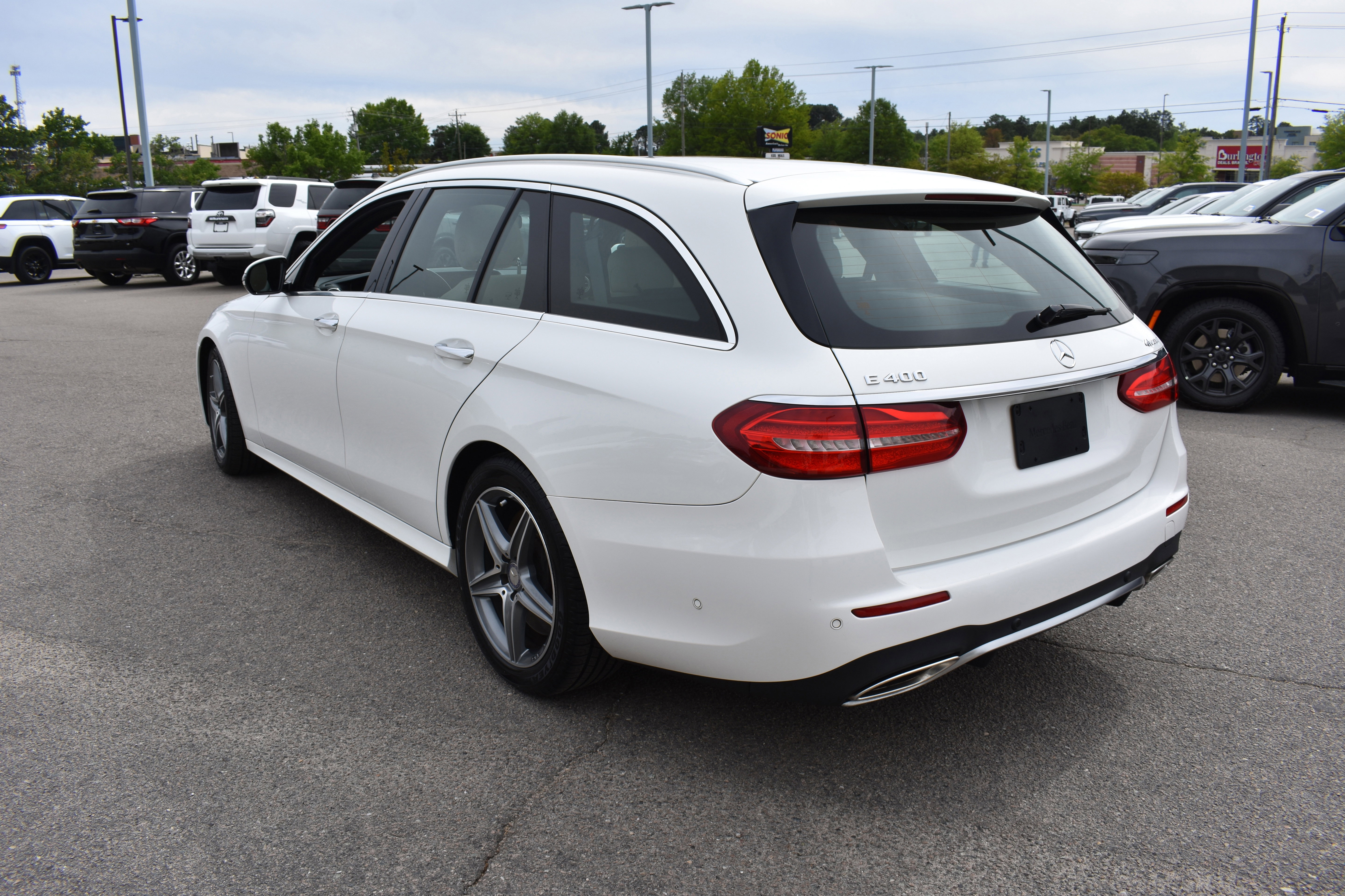 Used 2017 Mercedes-Benz E 400 4MATIC Wagon image 7