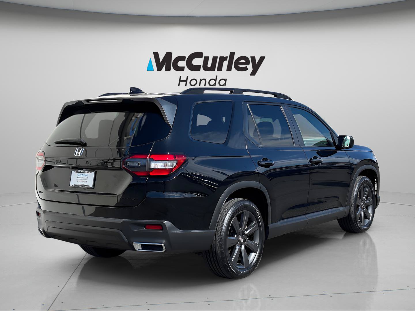 Certified 2023 Honda Pilot Sport image 3