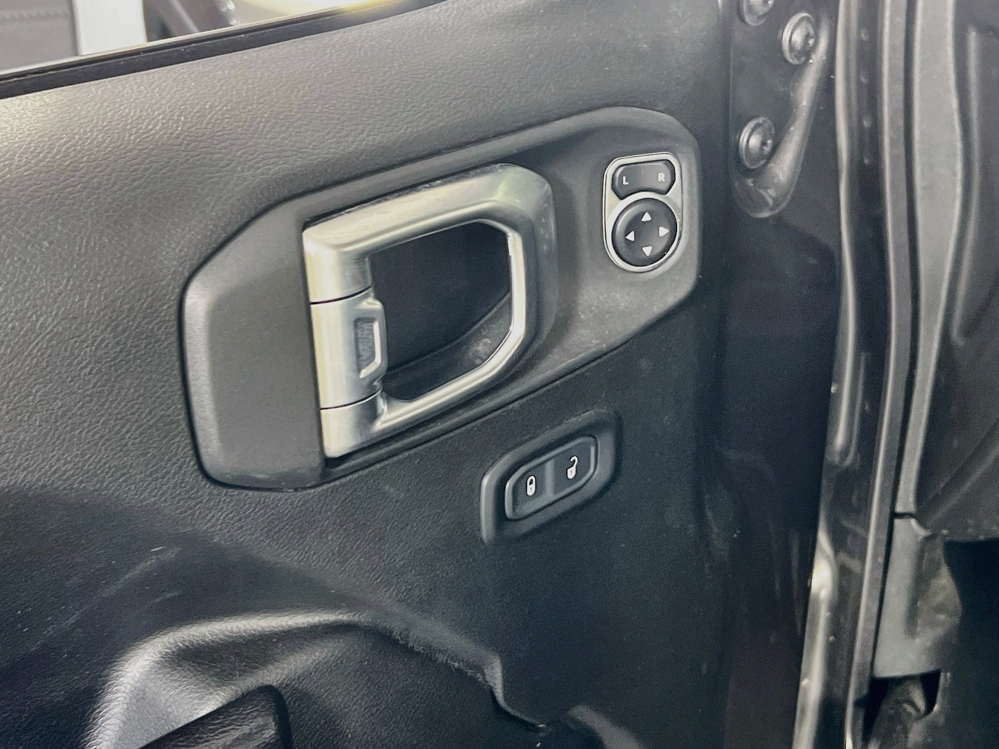 Used 2023 Jeep Gladiator Sport AWD/4WD image 17