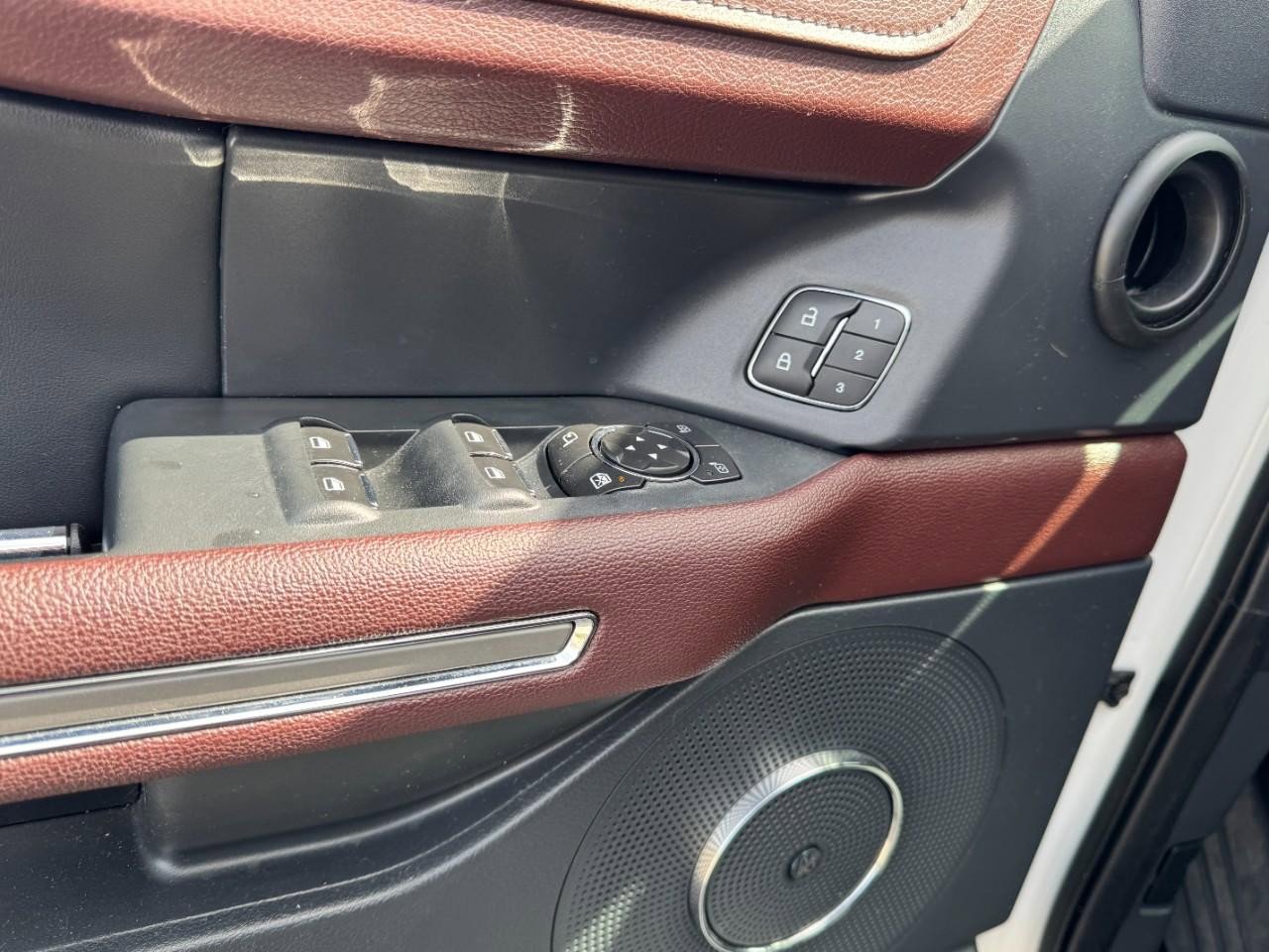 Used 2022 Ford Expedition Limited image 18