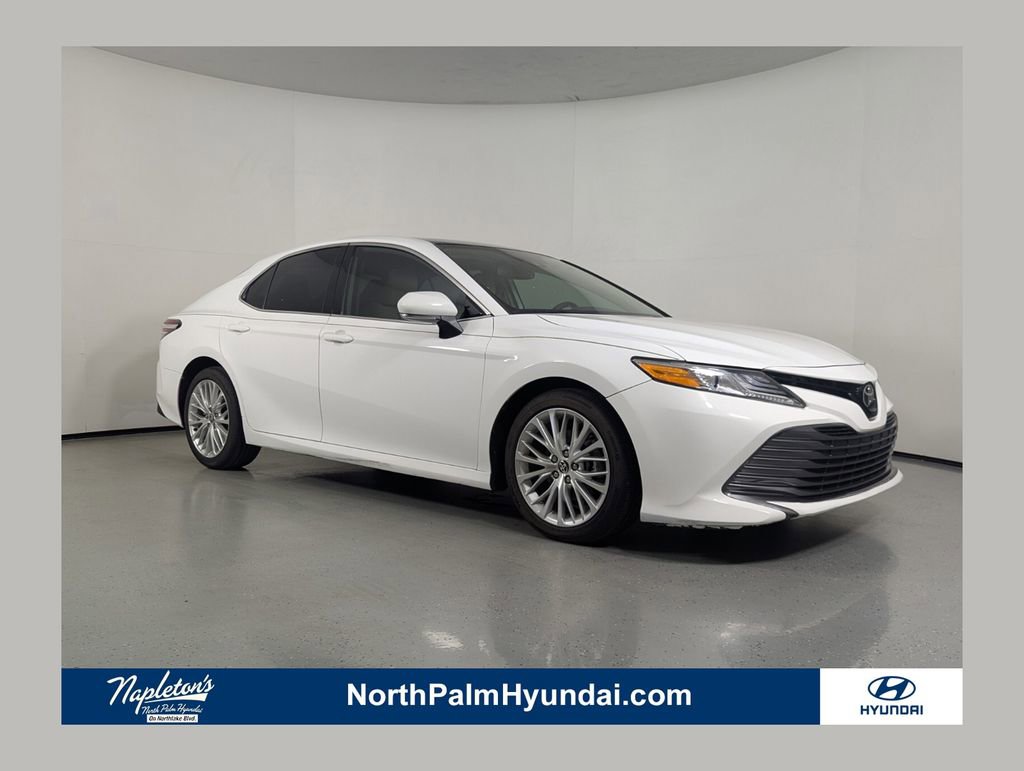 Used 2020 Toyota Camry XLE FWD image 1