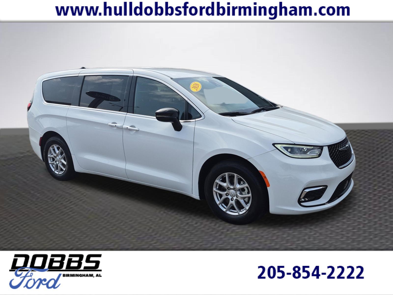 Used 2026 Chrysler Pacifica Select image 1