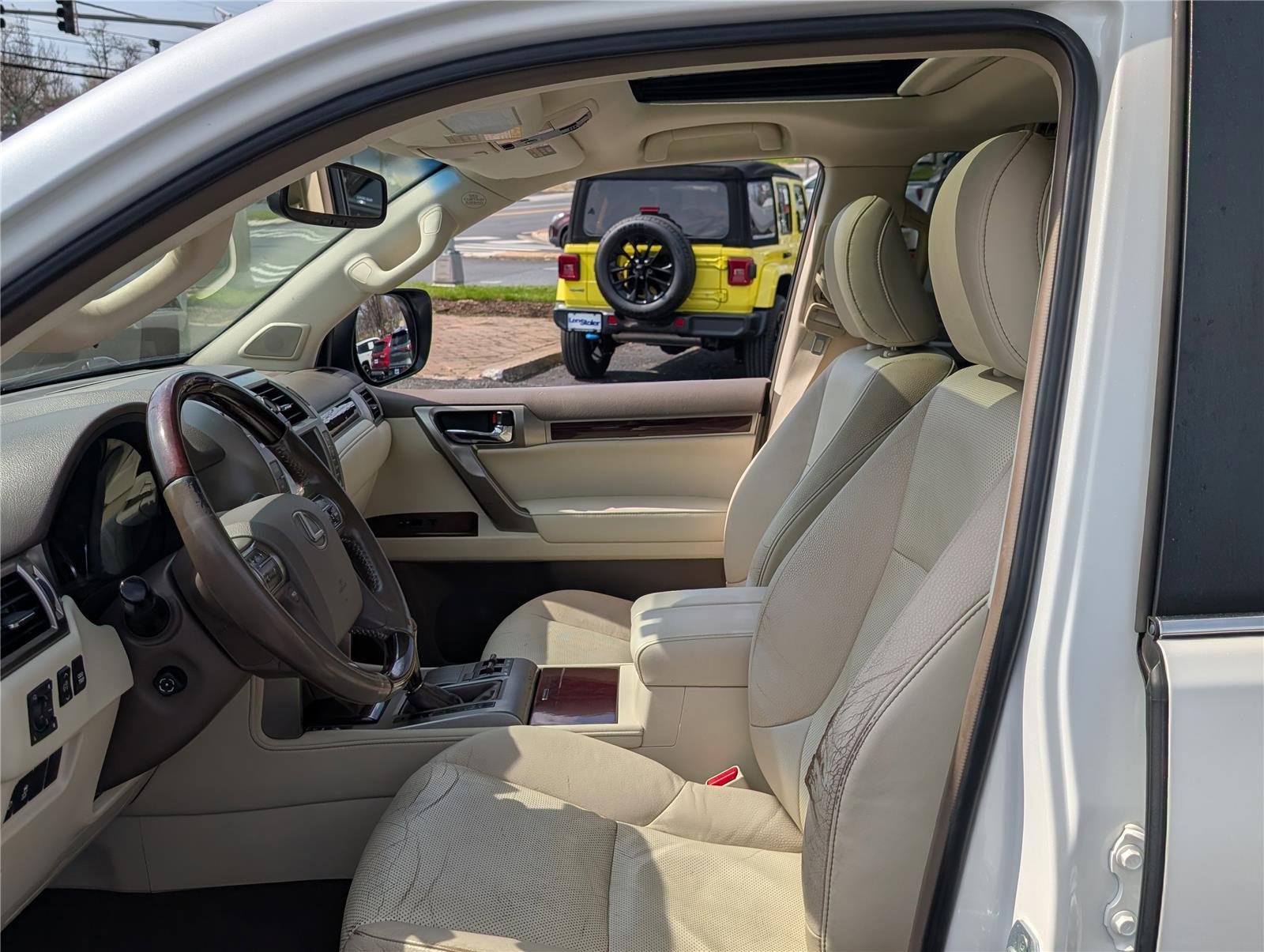 Used 2019 Lexus GX 460 Premium w/ Premium Package image 17