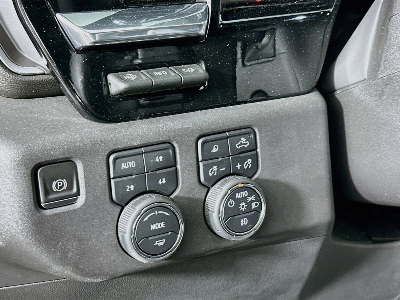 Used 2024 Chevrolet Silverado 1500 High Country w/ Technology Package AWD/4WD image 11