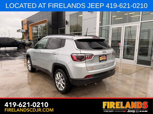 Used 2024 Jeep Compass Latitude AWD/4WD image 4