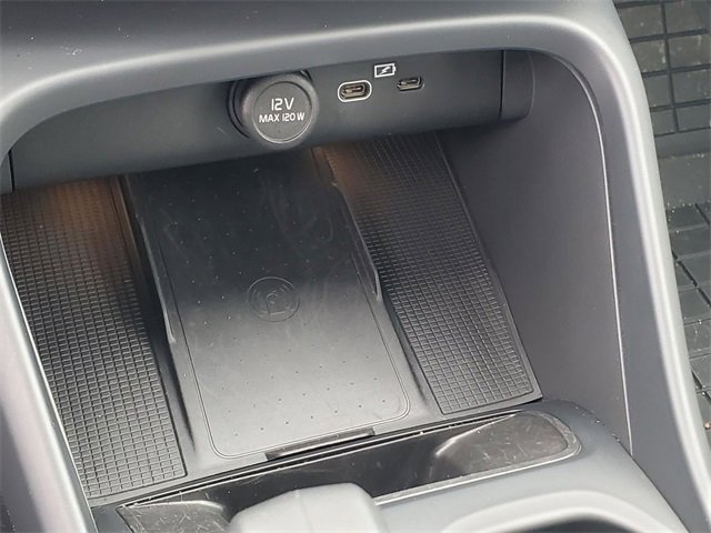 Used 2025 Volvo XC40 B5 Core w/ Protection Package Premier image 27