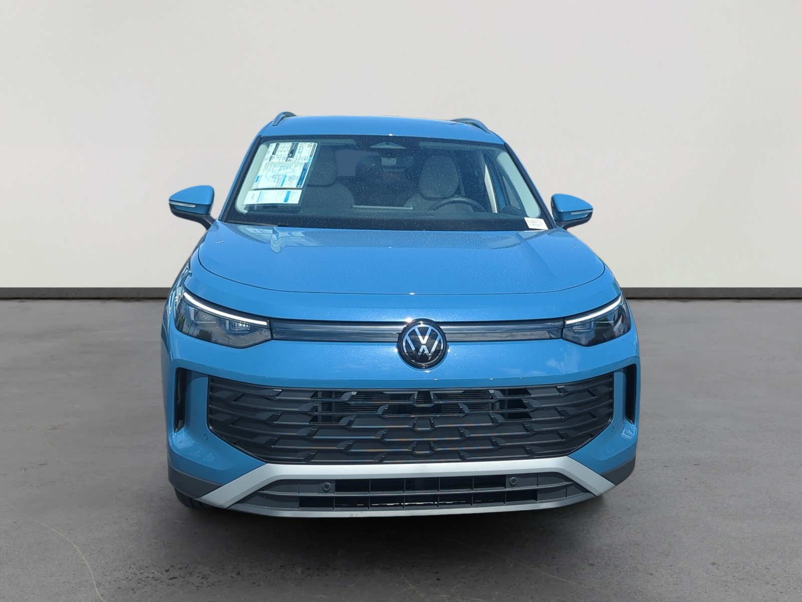 New 2025 Volkswagen Tiguan SE image 8