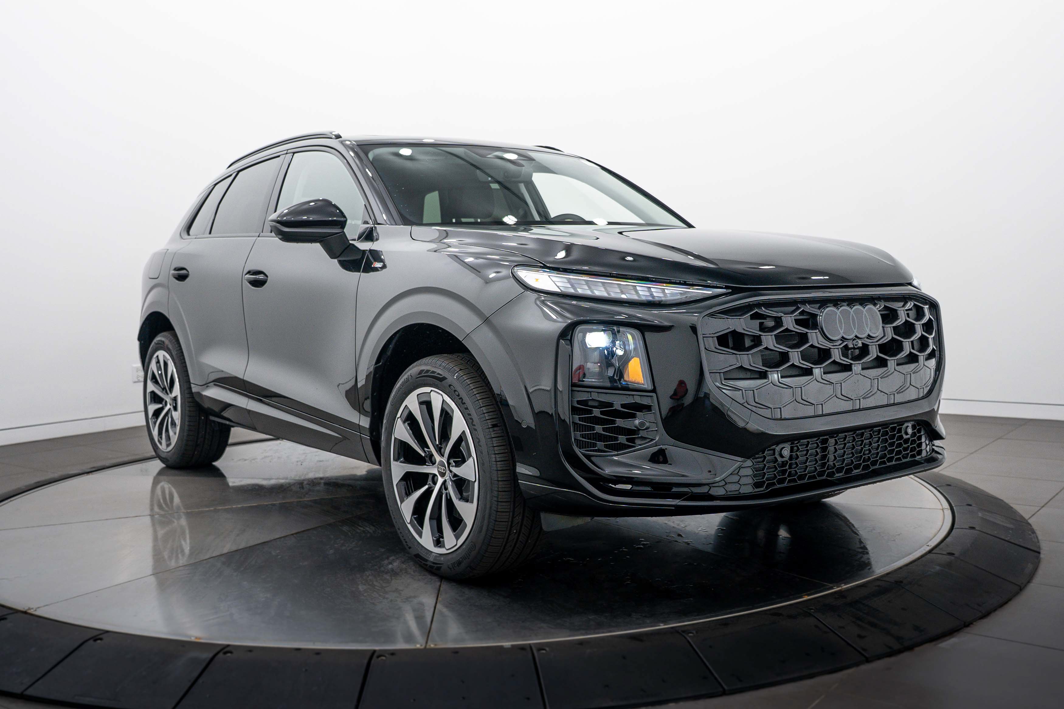 New 2026 Audi Q3 quattro 2.0T AWD/4WD image 2