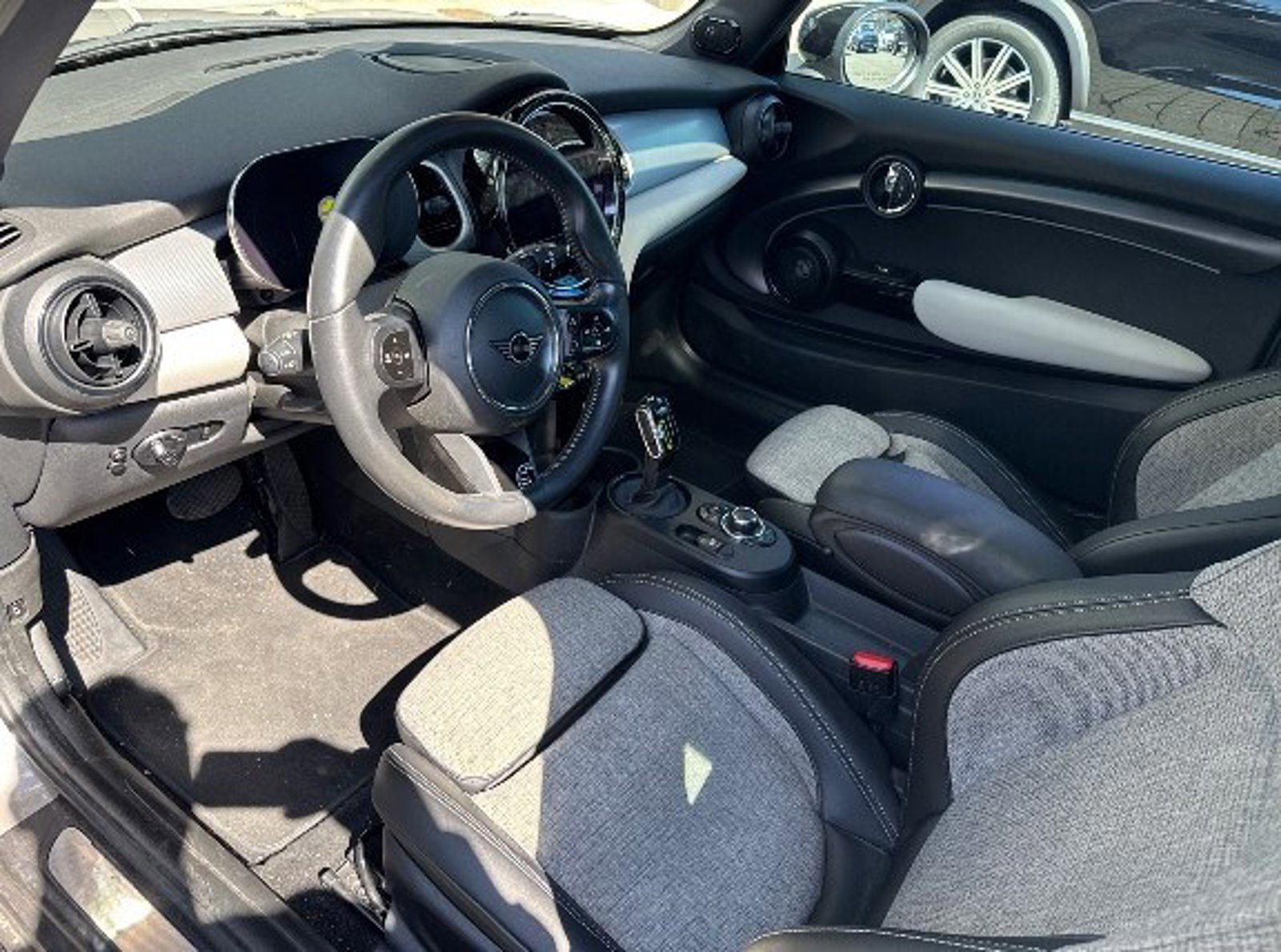 Used 2022 MINI Cooper SE image 2