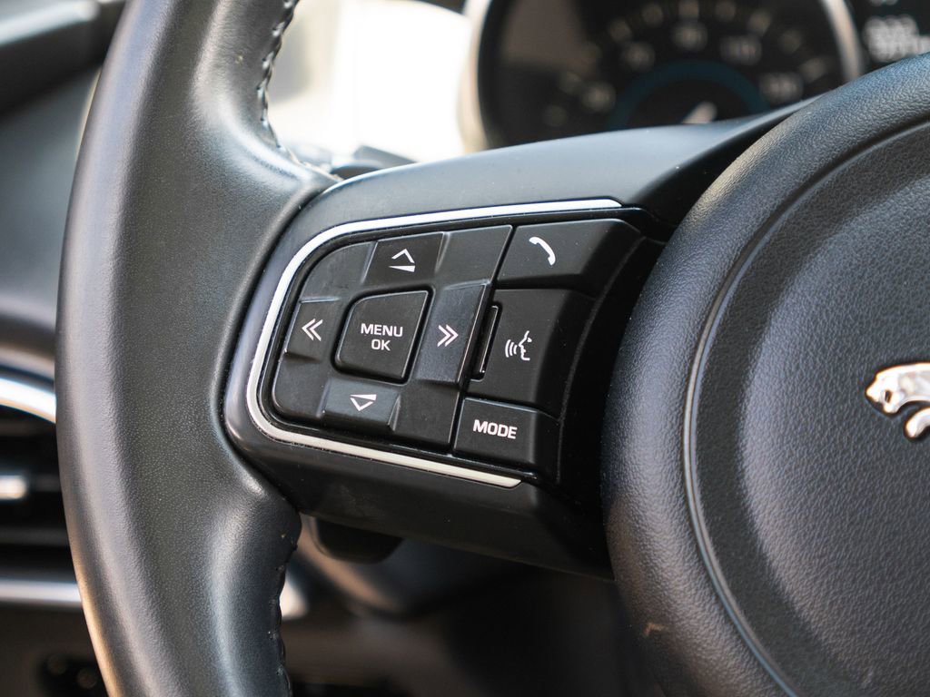 Used 2020 Jaguar F-PACE Premium AWD/4WD image 16