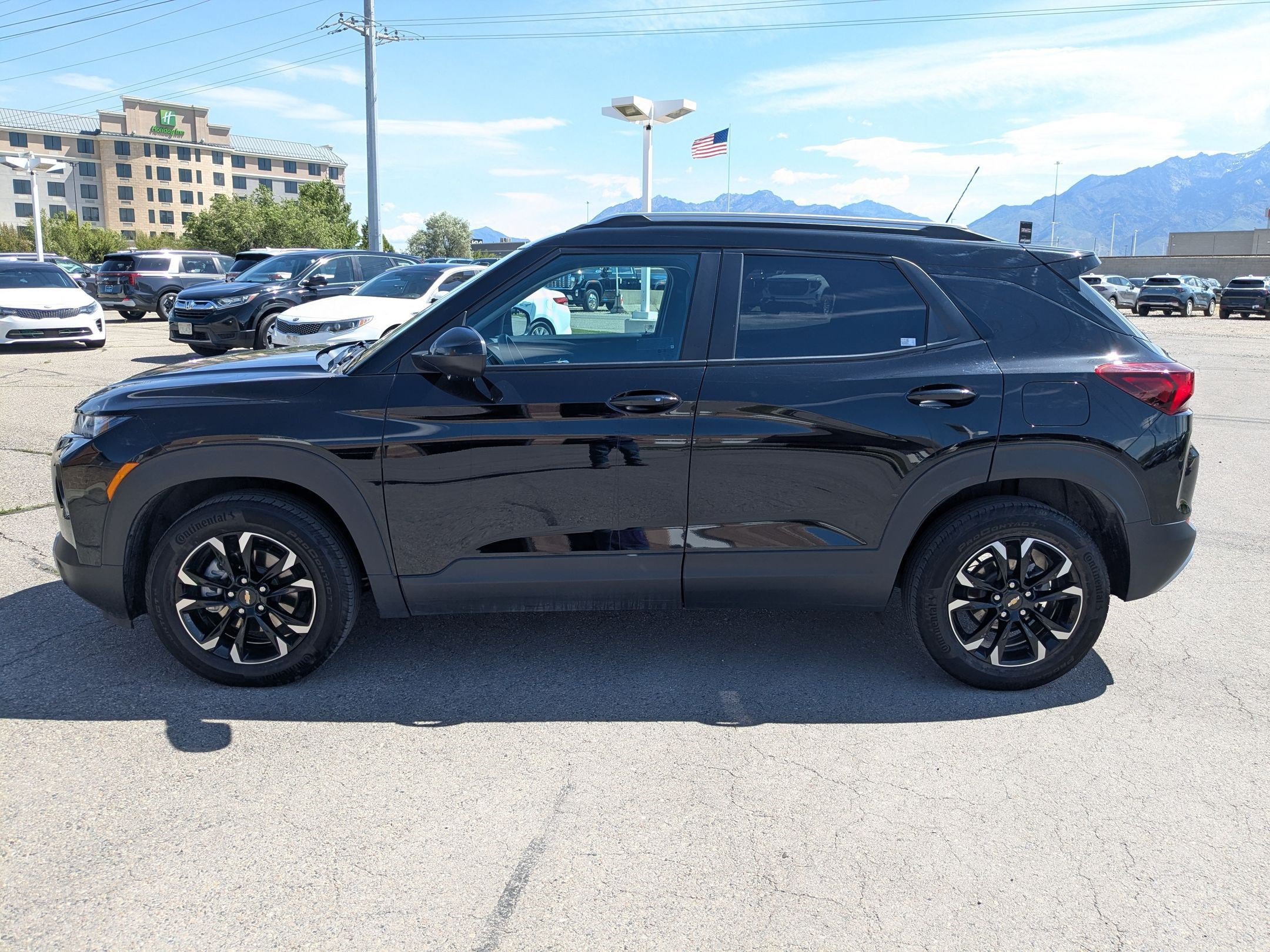 Used 2023 Chevrolet TrailBlazer LT FWD image 3