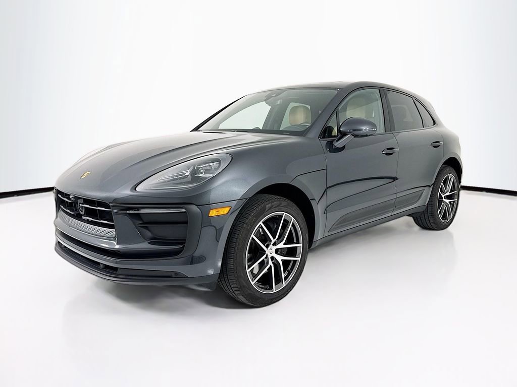 Certified 2025 Porsche Macan image 1