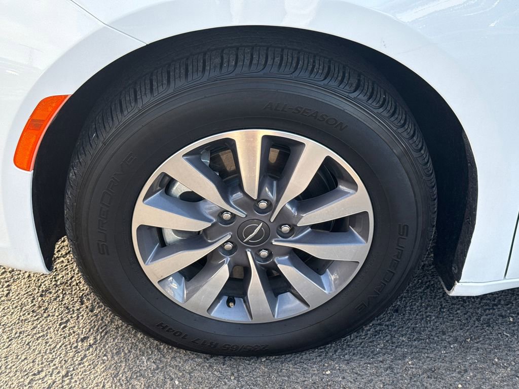 Certified 2023 Chrysler Pacifica Limited FWD image 7