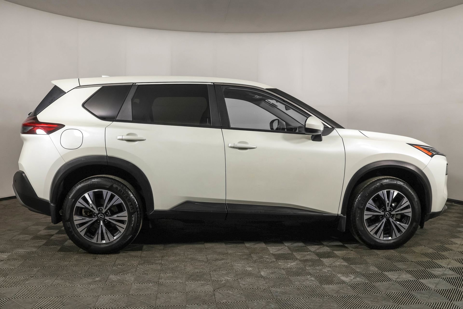 Used 2023 Nissan Rogue SV image 13