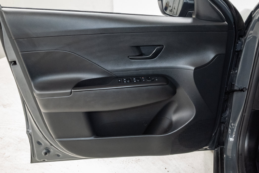 Used 2025 Hyundai Kona SEL FWD image 7