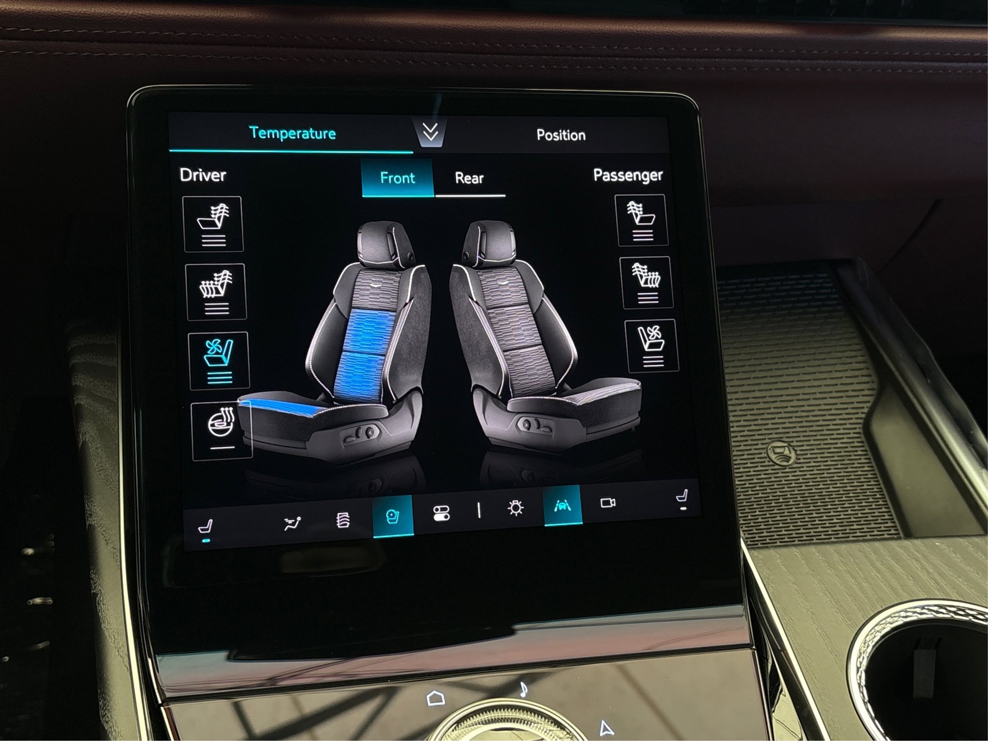 New 2026 Cadillac Escalade ESV Luxury AWD/4WD image 32